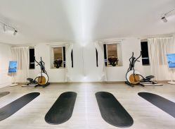 -闺蜜瑜伽·普拉提女性塑形馆