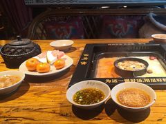 -老牌坊云南鱼豆花火锅(爱建店)