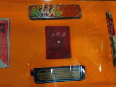 -毛泽东像章珍藏馆