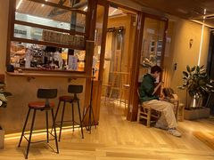 -天井·丑面包搭咖啡