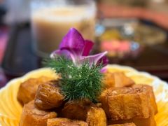 -月亮眼花园餐厅书吧酒吧