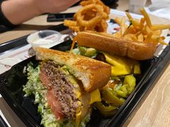 -The Habit Burger Grill 哈比特汉堡(复兴soho店)