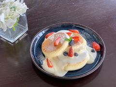当季水果舒芙蕾松饼-Bai Meow法式西点咖啡
