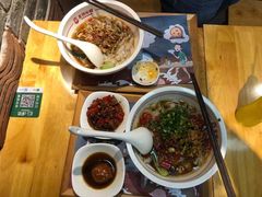 -呷佬·长沙手工米粉(金沙江路店)