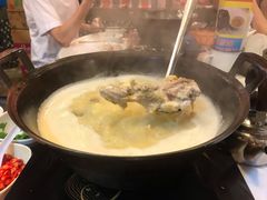 -鲜入围煮花胶鸡海鲜火锅