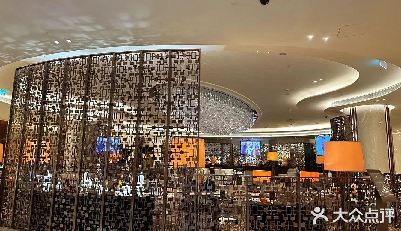 大堂酒廊第一次吃午餐工作的记录