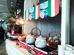 -亚洲国际大酒店·云顶阁旋转自助餐厅