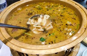 Sour Soup Meatballs with Small Torn Noodles
