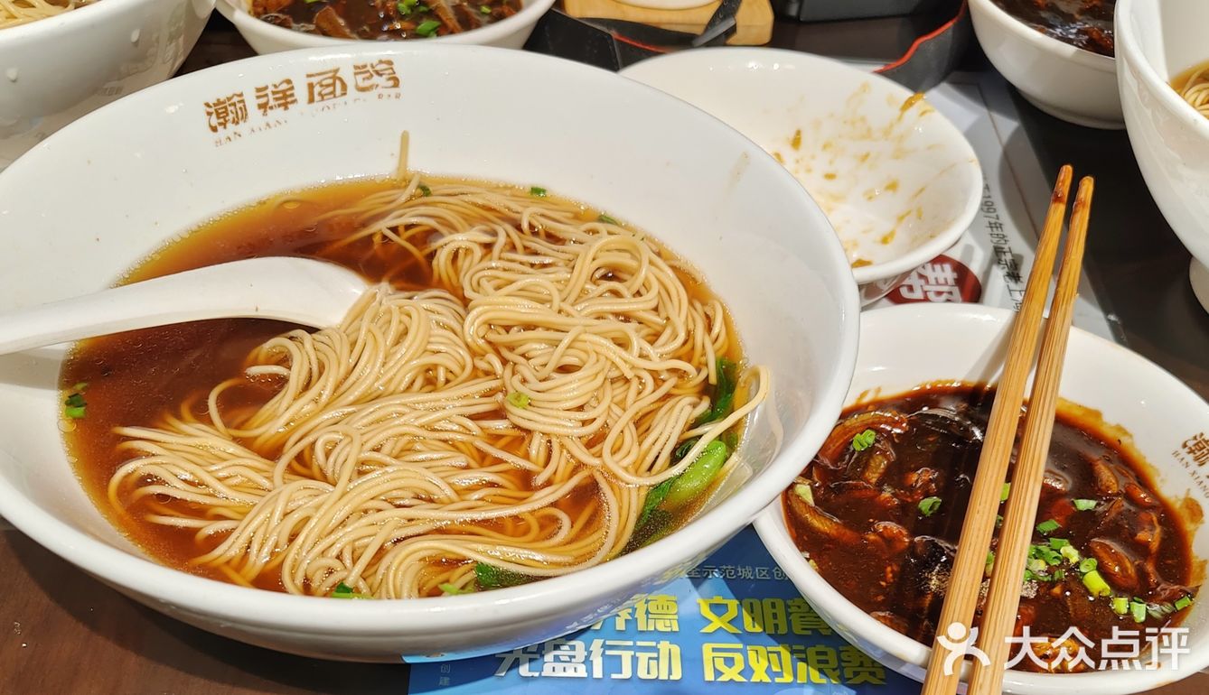 武康大楼旁的老上海本帮面馆