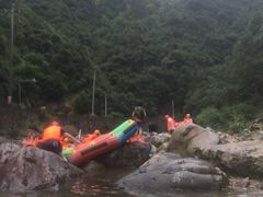 -安吉龙王山峡谷漂流