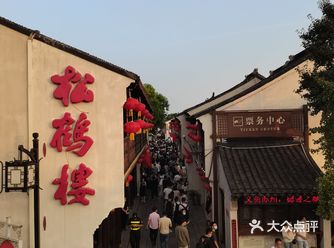 又能看见不一样的河两边，都是原来的格调
