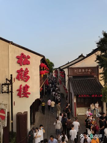 又能看见不一样的河两边,都是原来的格调
