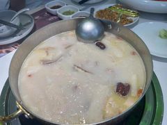 -洪氏嗨捞·广东猪肚鸡·椰子鸡火锅(西咸万象城店)