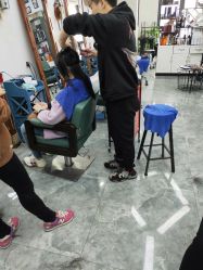 -V8潮牌·接发烫染连锁