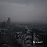 阴雨天的富达大夏[发呆]