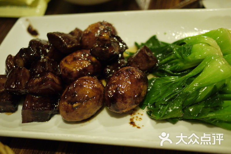 土鸡蛋红烧肉