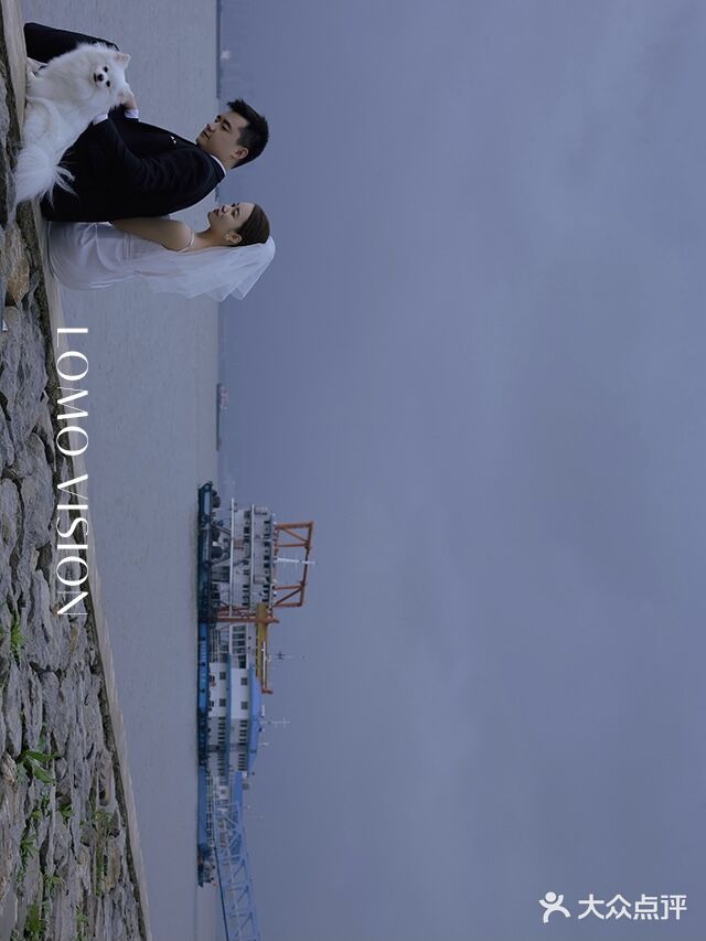 阴天下拍的电影感婚纱照🔵雾霾蓝太高级了