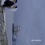 阴天下拍的电影感婚纱照🔵雾霾蓝太高级了