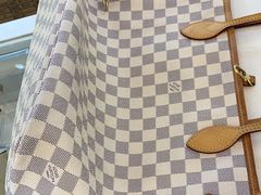 -爱革·奢品·鞋包·衣物·家居(金桥国际商业广场店)