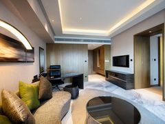 -上海滴水湖皇冠假日酒店