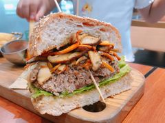 鲜香蘑菇牛肉汉堡-魏斯理汉堡(西安沣东吾悦店)