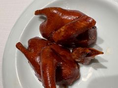 香烧玻璃皮乳鹅-北京厨房(西安SKP店)