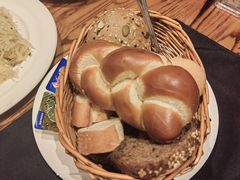 面包筐-申德勒加油站餐厅(三里屯北小街店)