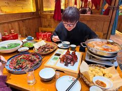 -老滇山寨•云南特色菜•地方菜•民族风情歌舞表演(金碧店)