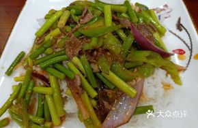 Cabbage Stem Stir-Fry with Pork and Rice