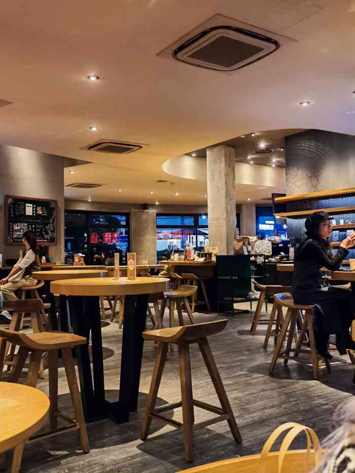 星巴克(温州东瓯智库店)-"[薄荷]环境:这家星巴克还是蛮舒服的～.