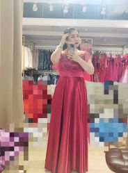 -月月婚纱礼服仓储店(王府井店)