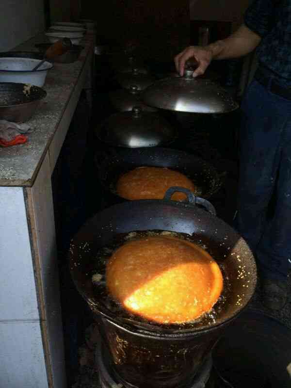 支前烧饼店-"来之前看到点评网上有人晒的这种超大饼——.