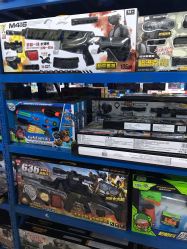 -逝水玩具折扣店