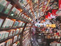-钟书阁(珍园店)