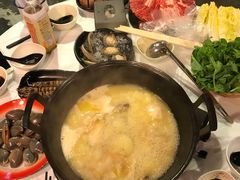 -鲜入围煮花胶鸡海鲜火锅