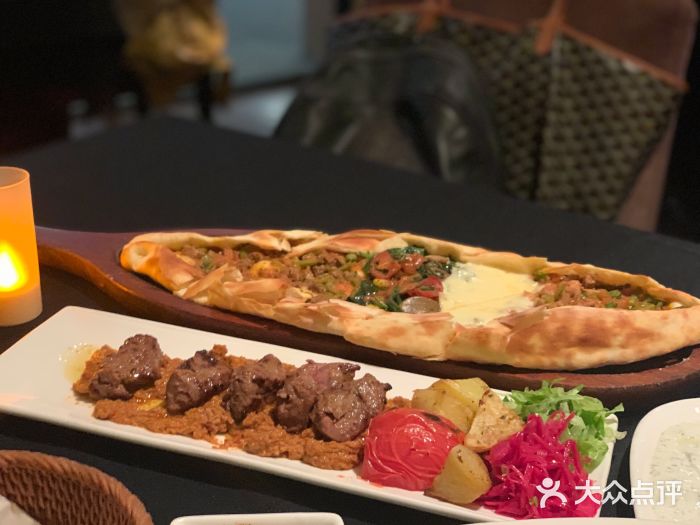 Efes Turkish & Mediterranean Cuisine 艾菲斯餐厅(陆家嘴店)四季皮塔饼图片