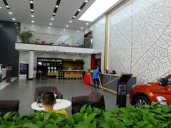 -上海华裕比亚迪4S店