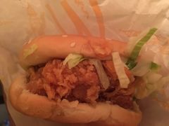 麦辣鸡腿堡的特色包装纸-味味香(团结湖店)