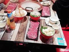 -虾弄弄海派小龙虾·牛羊蝎子火锅