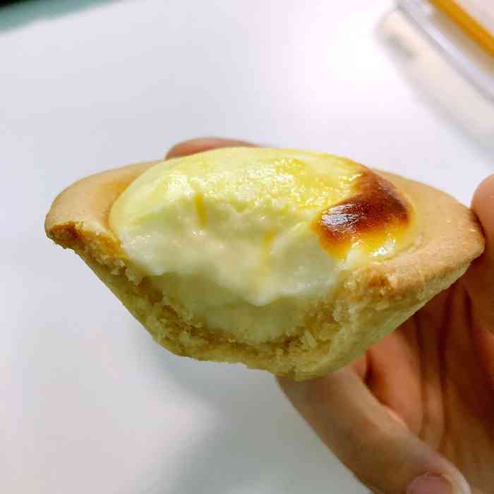 hokkaido baked cheese tart-"专卖蛋挞的小店,只有原味,蓝莓,草莓