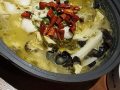 -渝是乎酸菜鱼(龙旗购物中心店)