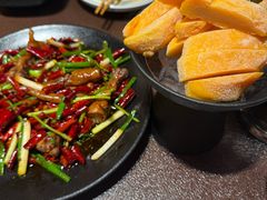 -曼听小寨海鲜烧烤·大连辣炒大王(盖州街店)