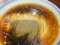 红汤底-同得兴 Since·1995 传统苏式面馆(嘉馀坊店)