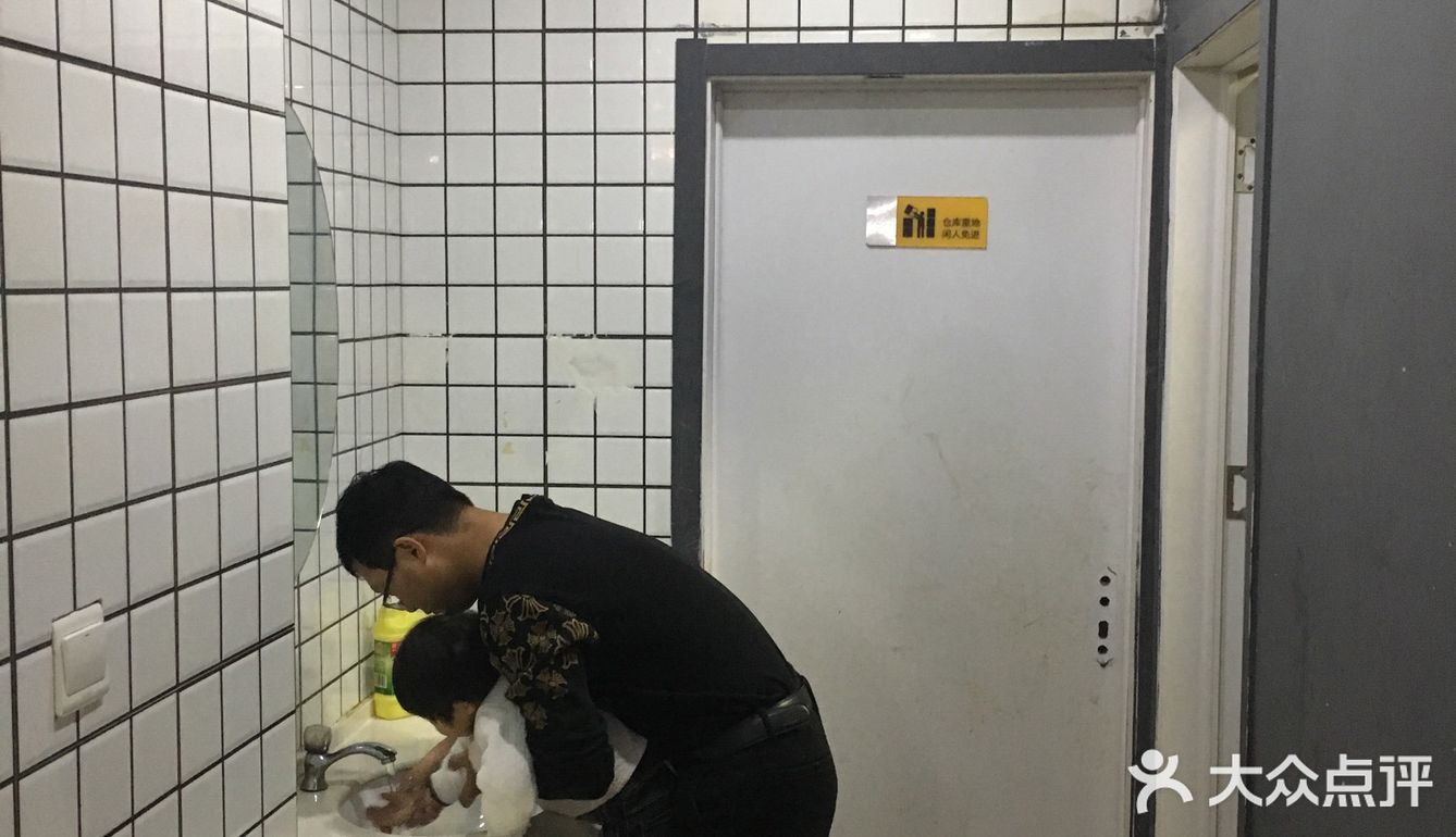 锅好大，吃着很过瘾。尤其要表扬一下大螃蟹，蟹黄超多