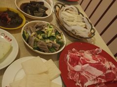 -洞庭洲·防空洞火锅·烧烤·铜锅涮肉(新百广场店)