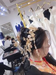 -觅白婚纱礼服馆