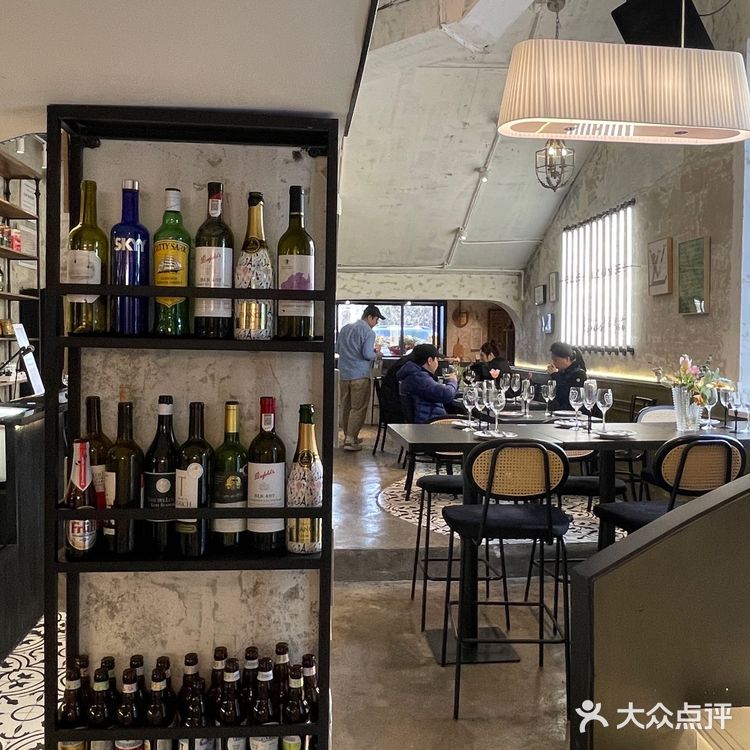 回国后开了家法式餐厅酒馆 所以味道好正宗