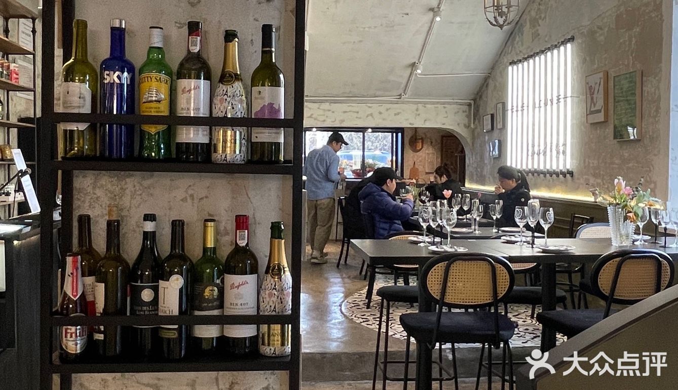 回国后开了家法式餐厅酒馆 所以味道好正宗