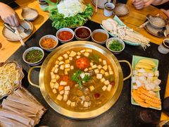 -顶顶汤火牛排火锅·经典铜锅涮肉