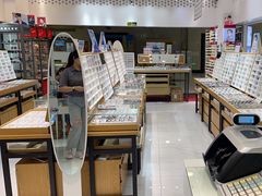 -美式眼镜·授权蔡司.依视路.尼康.豪雅.明月(人民广场店)
